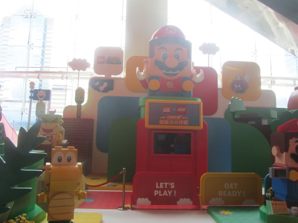5樓中庭「Lego Super Mario 冒險世界」大型裝置外觀